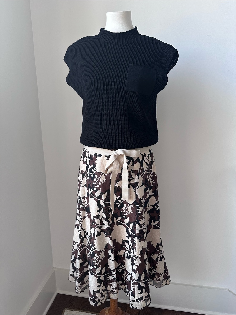 Harold’s Floral A-Line Midi Skirt Cream, Brown, Black Size 8 Cream Ribbon Belt